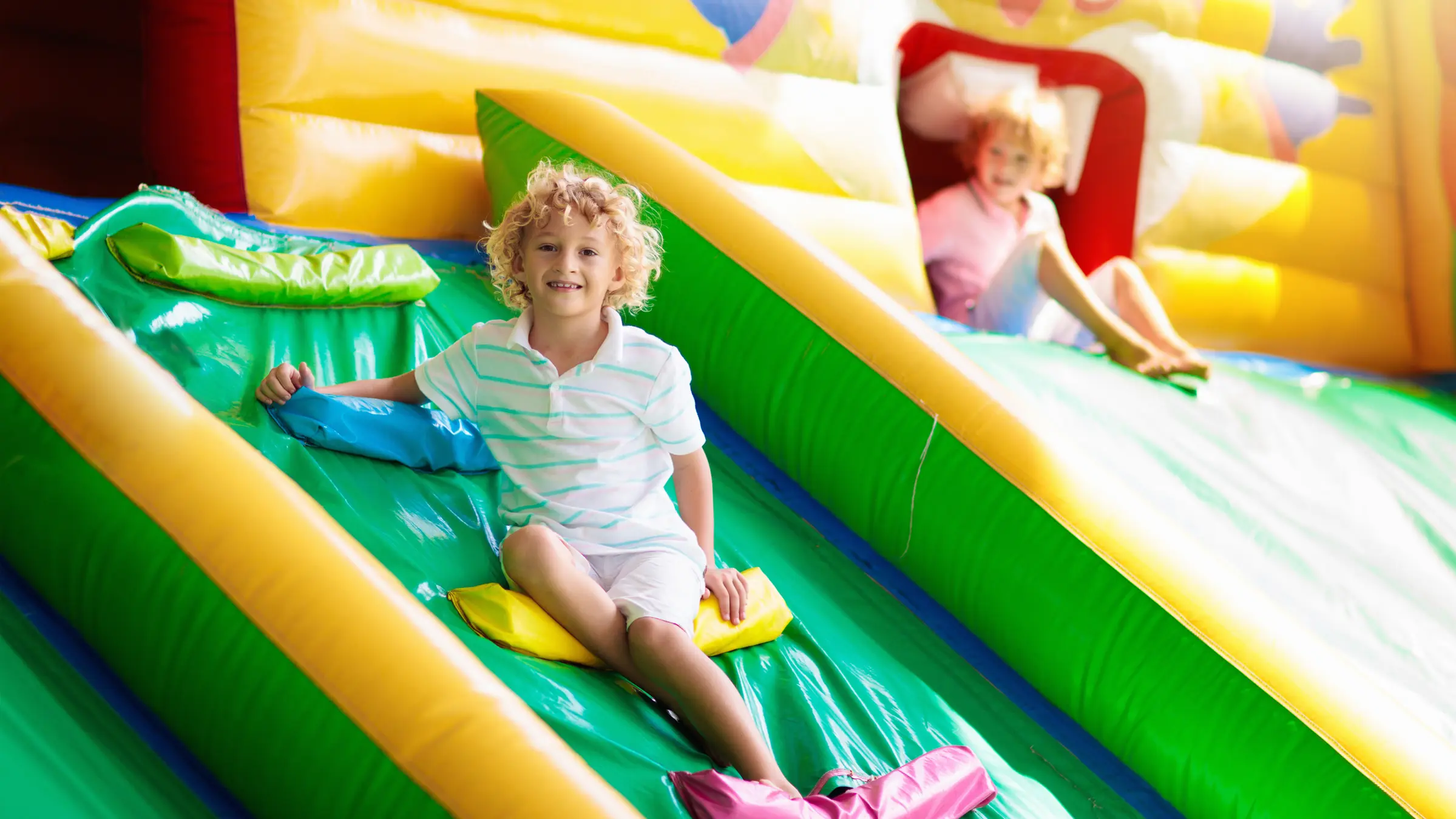 przeglądy techniczne placów zabaw i sal