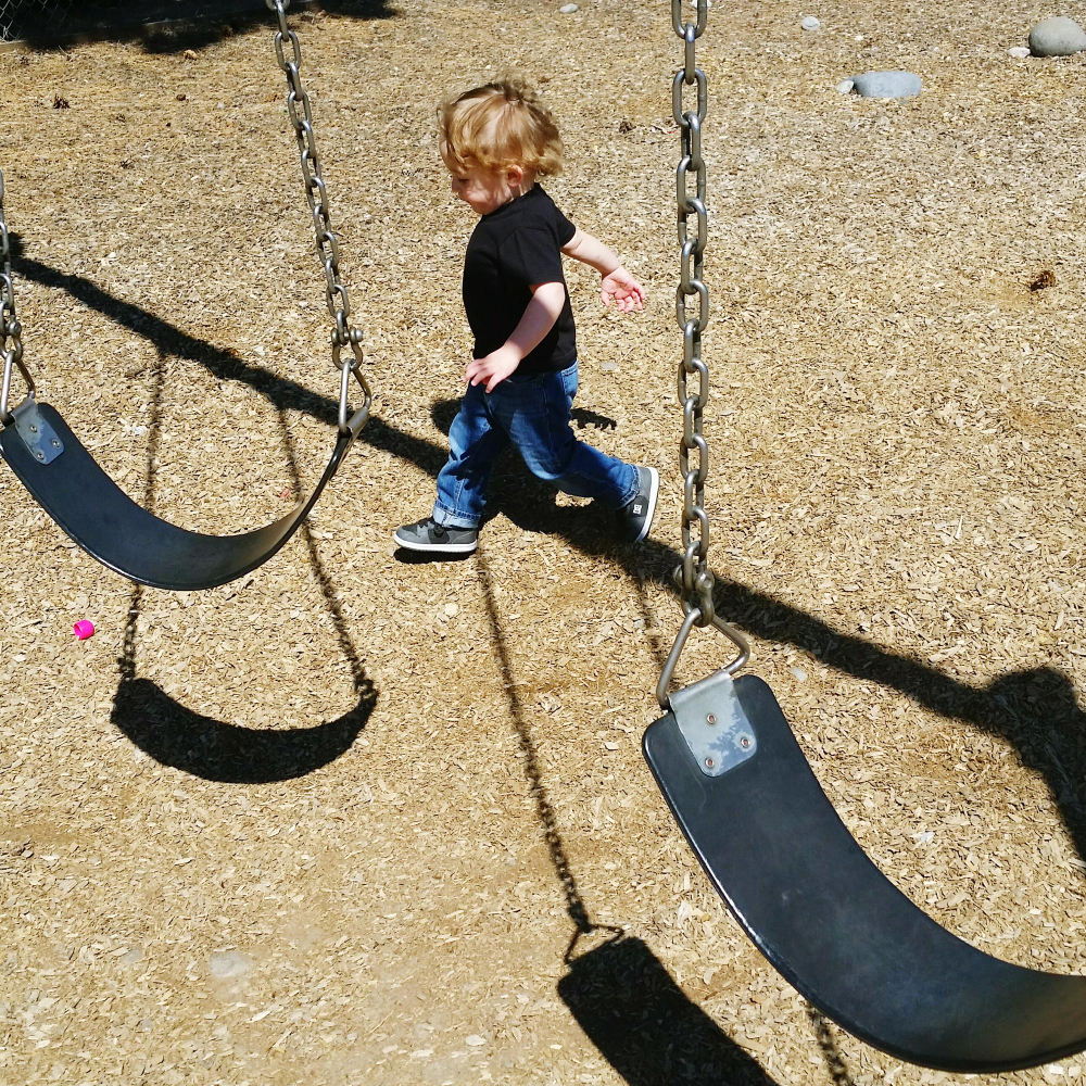 huśtawki metalowe dla dzieci czym są